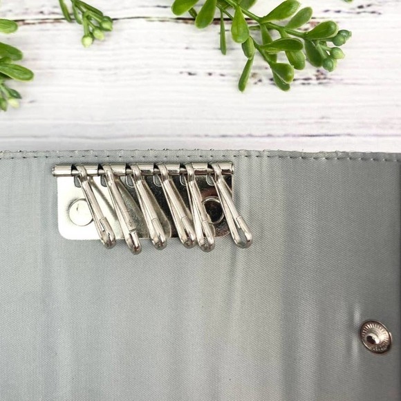 Vintage Tri-Fold Metallic Gold and Silver Key Holder Set - Picture 6 of 11